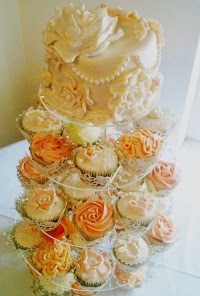 Beautiful Bespoke Wedding Cakes by Sonya Daniels 1089121 Image 6